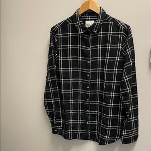 Black Plaid Button-Up Shirt - Women’s Long Sleeve. Jachs Girlfriend New Medium